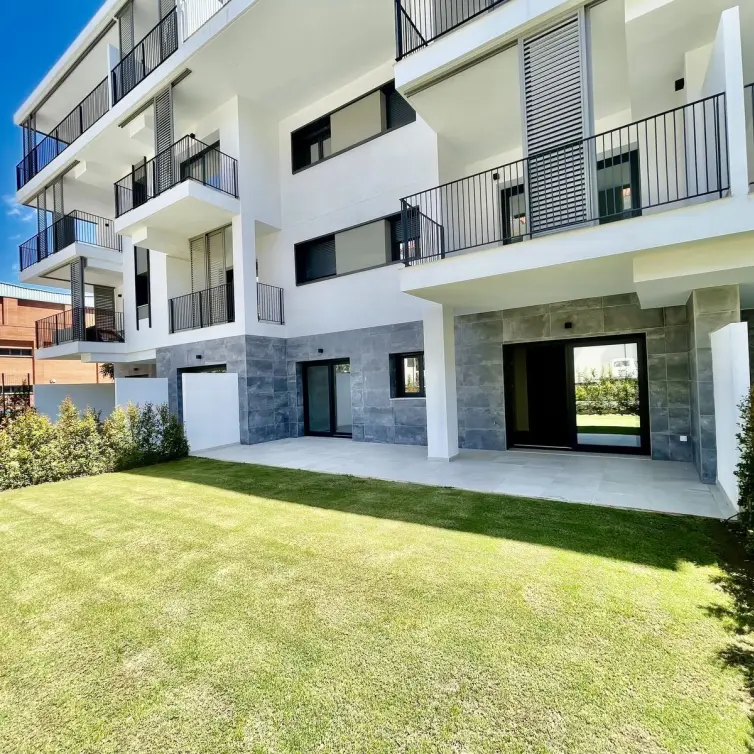 Venta de apartamento en planta baja en Estepona