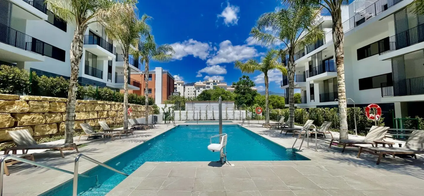 Venta de apartamento en planta baja en Estepona 2