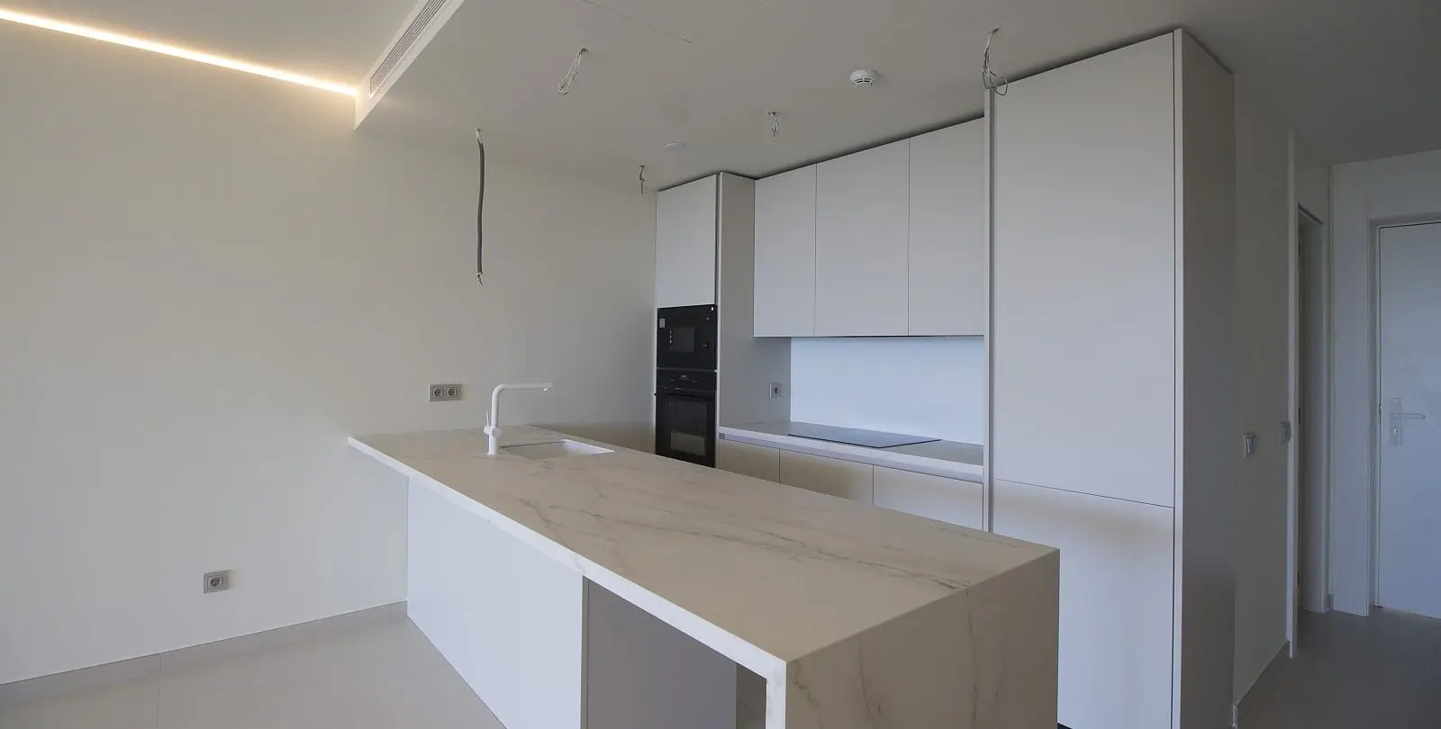 Sale of middle floor apartment in Fuengirola 11