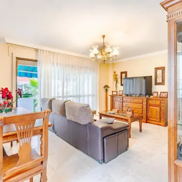 Продажа дома на две семьи в Estepona