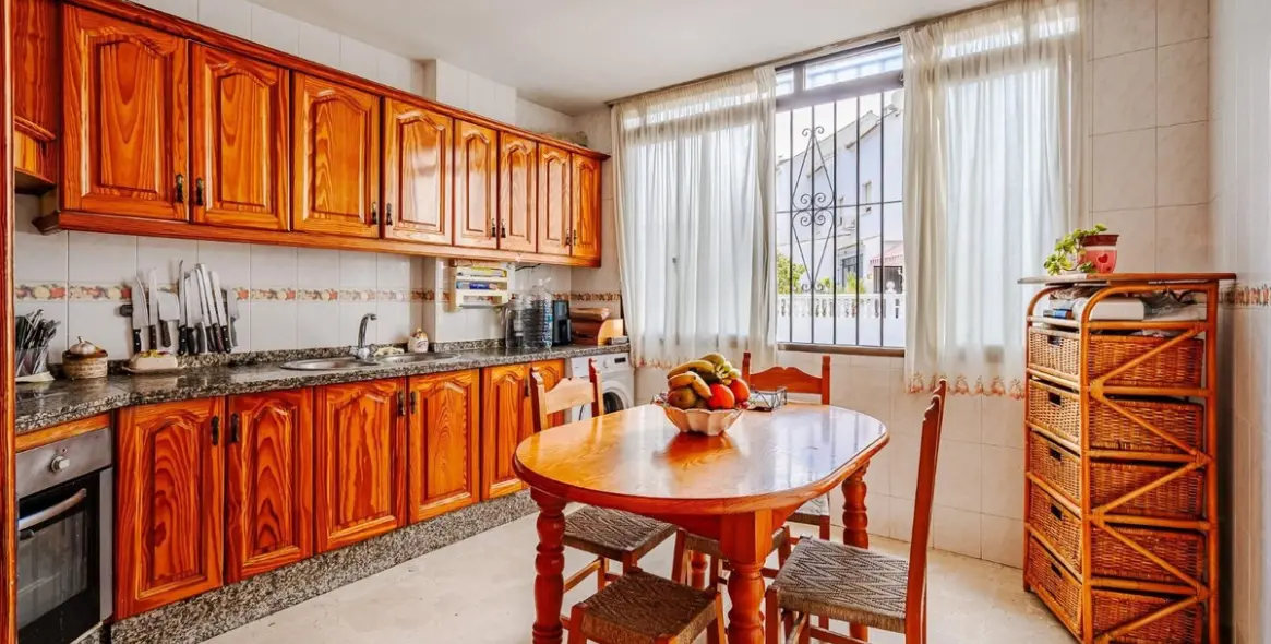 Продажа дома на две семьи в Estepona 5