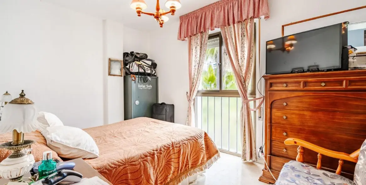 Продажа дома на две семьи в Estepona 8