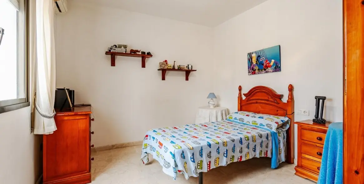 Продажа дома на две семьи в Estepona 13