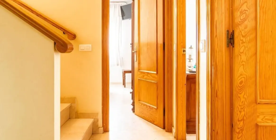 Продажа дома на две семьи в Estepona 16