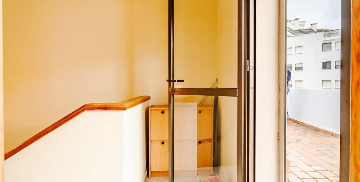 Продажа дома на две семьи в Estepona 18