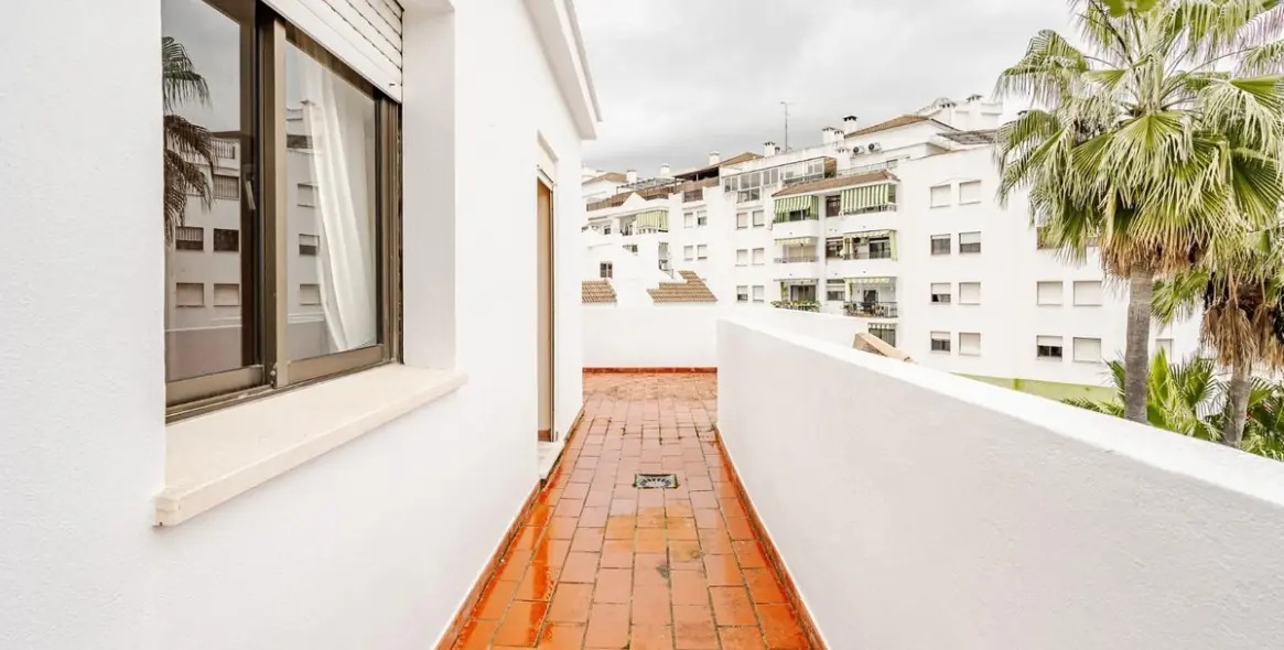 Продажа дома на две семьи в Estepona 19