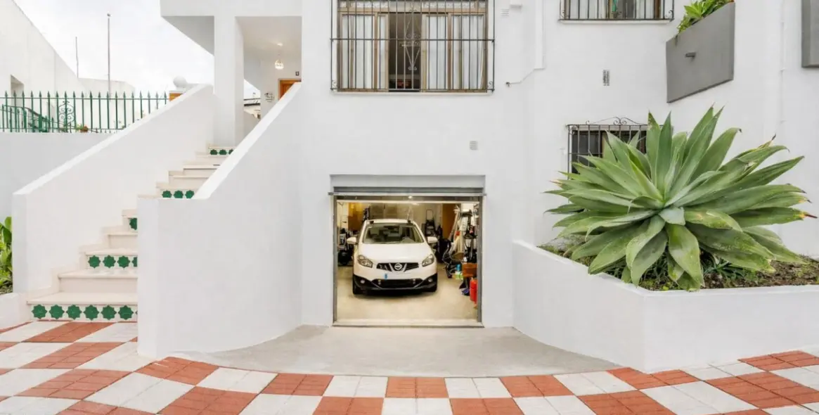 Продажа дома на две семьи в Estepona 21