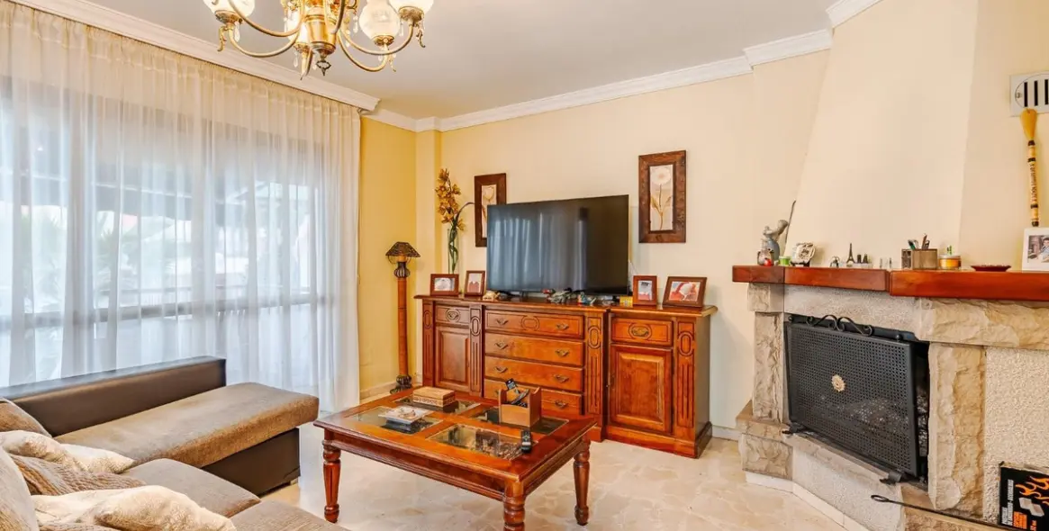 Продажа дома на две семьи в Estepona 24