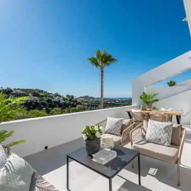 Продажа апартаментов на среднем этаже в Marbella