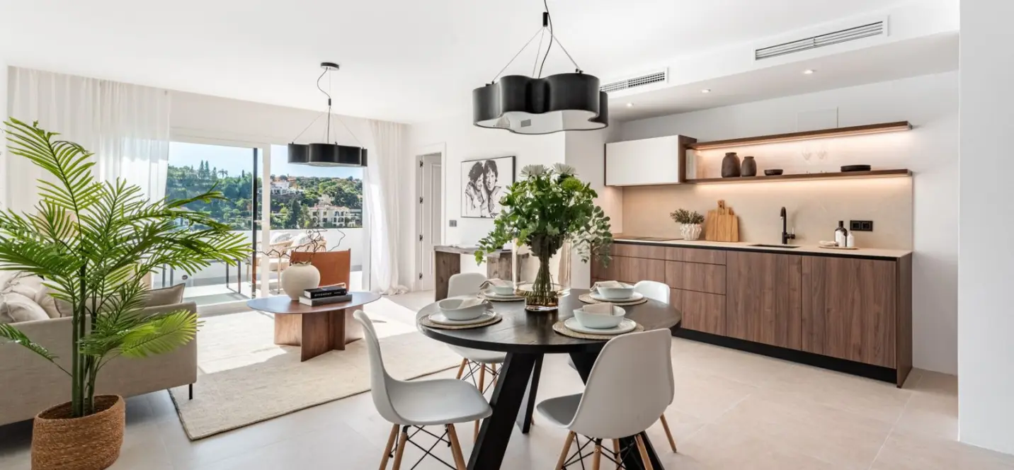 Venta de apartamento en planta media en La Quinta 1