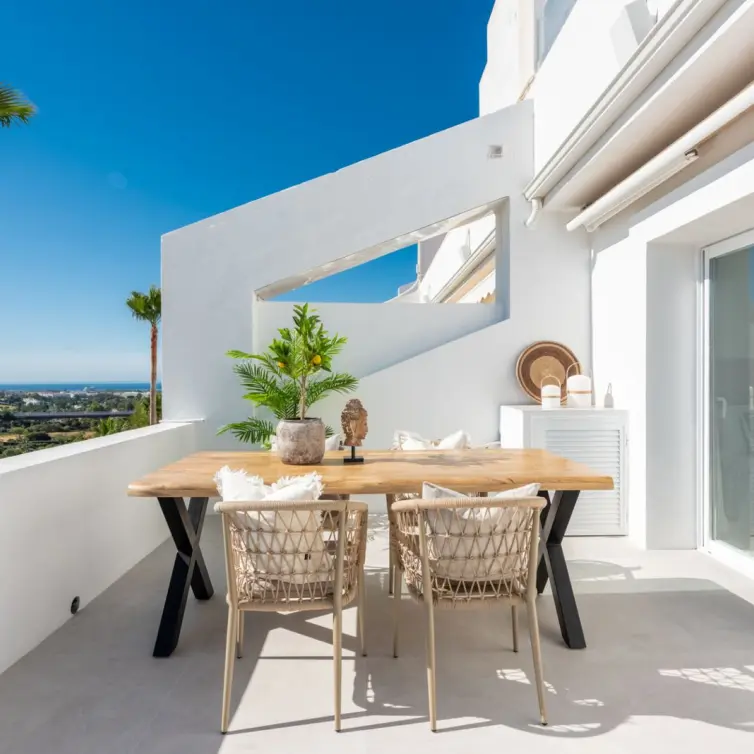 Venta de apartamento en planta media en La Quinta