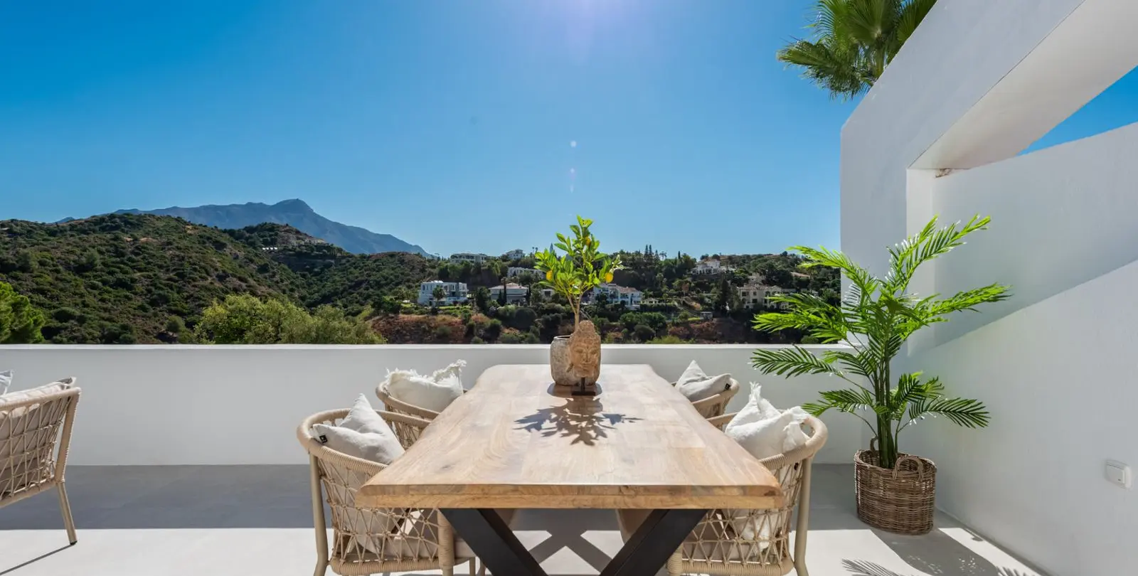 Sale of middle floor apartment in La Quinta 7
