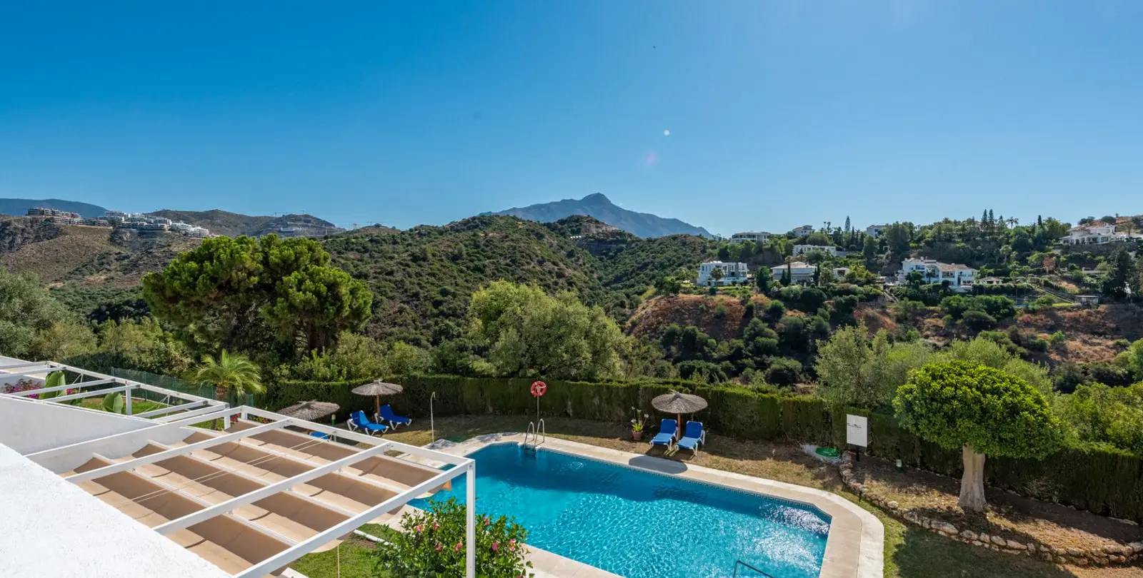 Sale of middle floor apartment in La Quinta 15