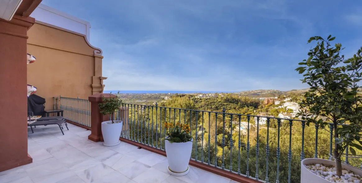 Продажа апартаментов на первом этаже в Monte Halcones 13