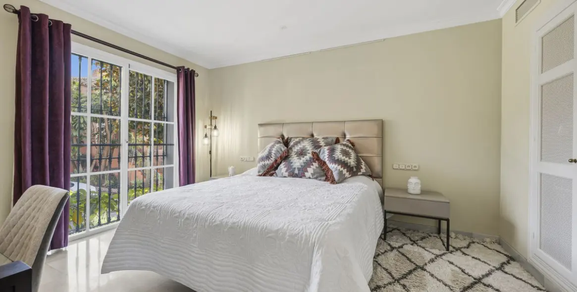 Продажа апартаментов на первом этаже в Monte Halcones 17