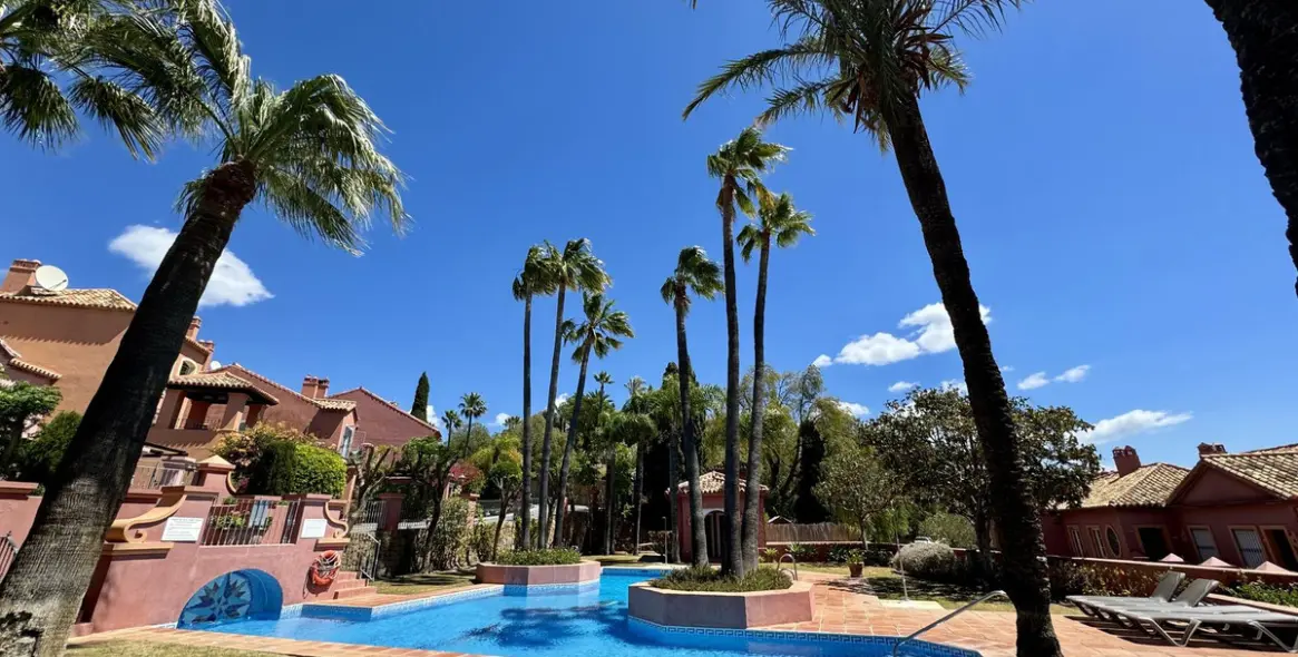 Venta de apartamento en planta baja en Monte Halcones 35