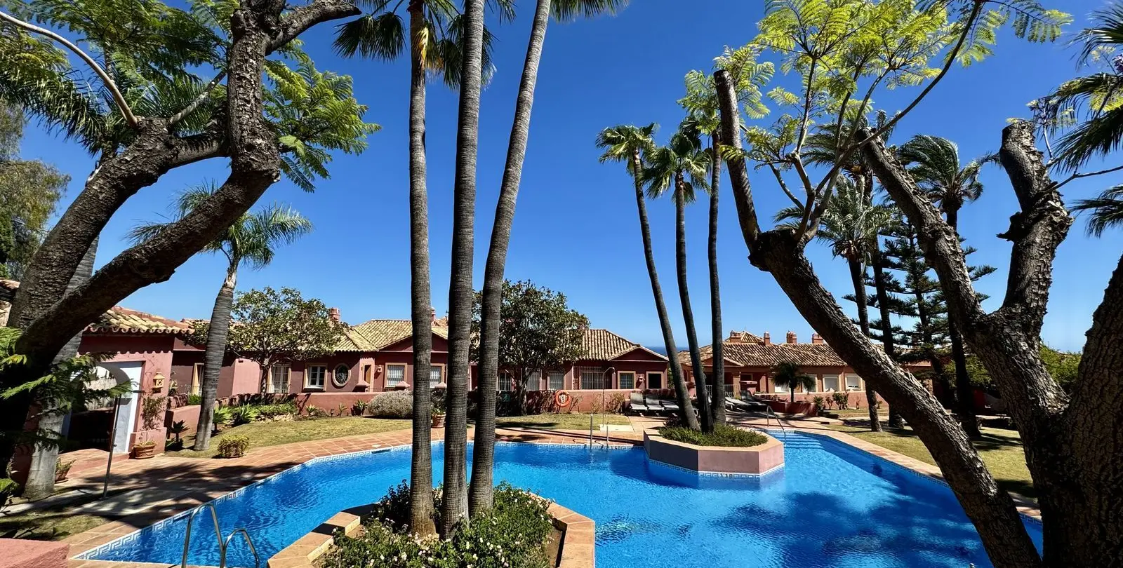 Venta de apartamento en planta baja en Monte Halcones 32
