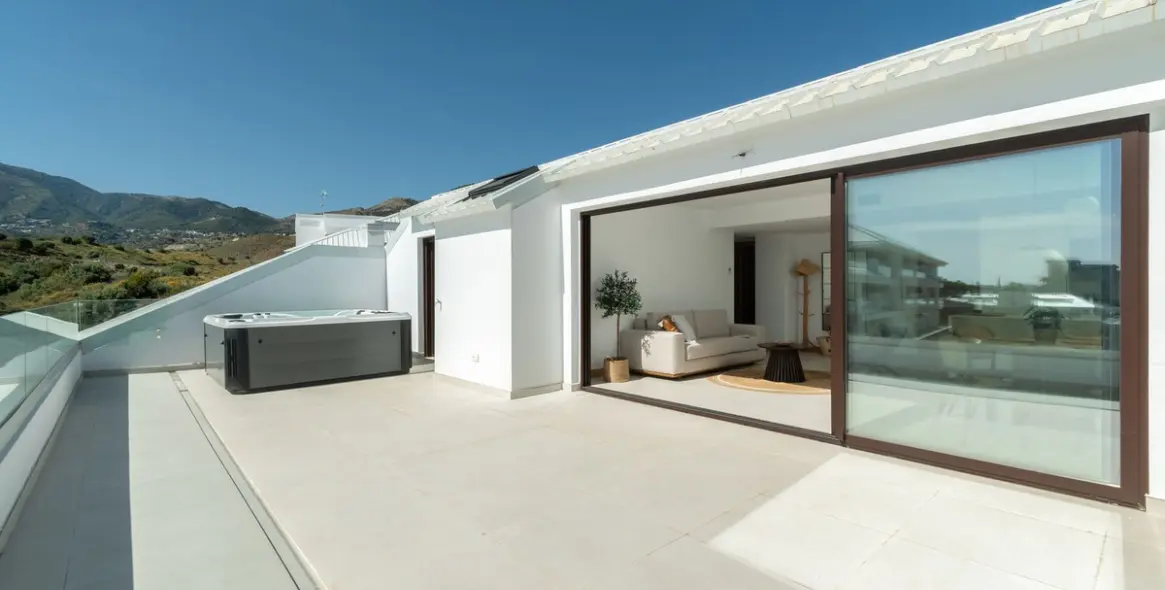 Sale of penthouse in Higueron 2