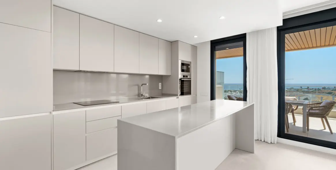 Sale of middle floor apartment in Selwo 4