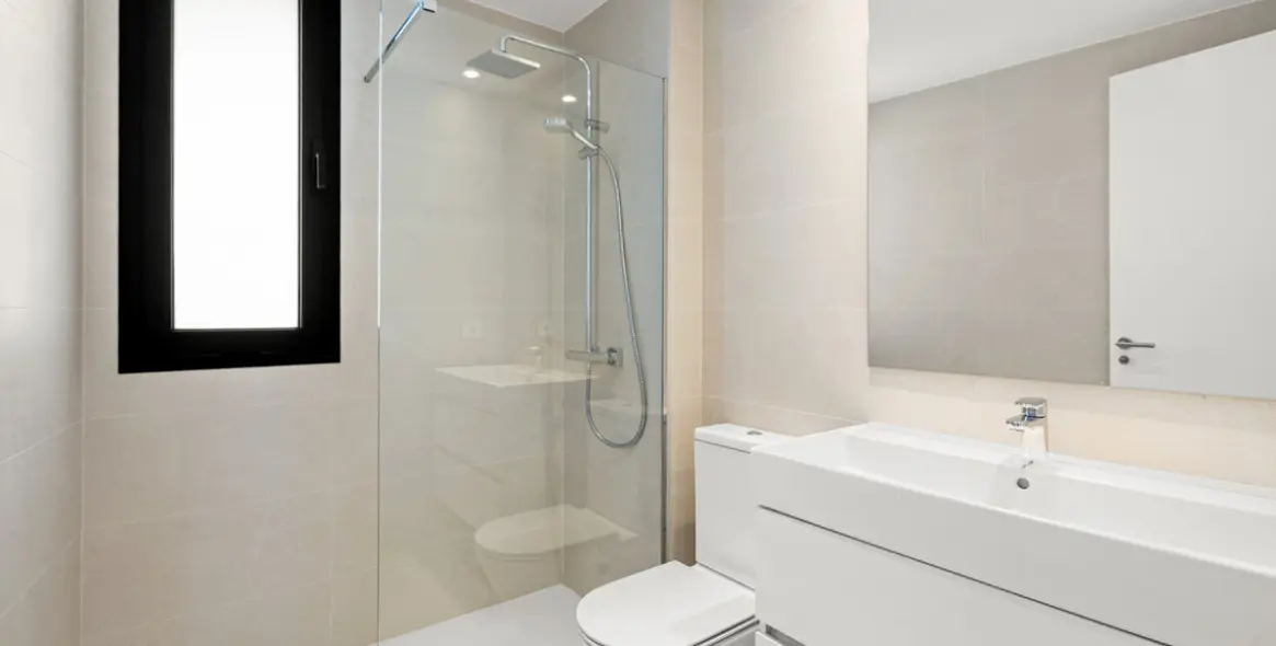 Sale of middle floor apartment in Selwo 8