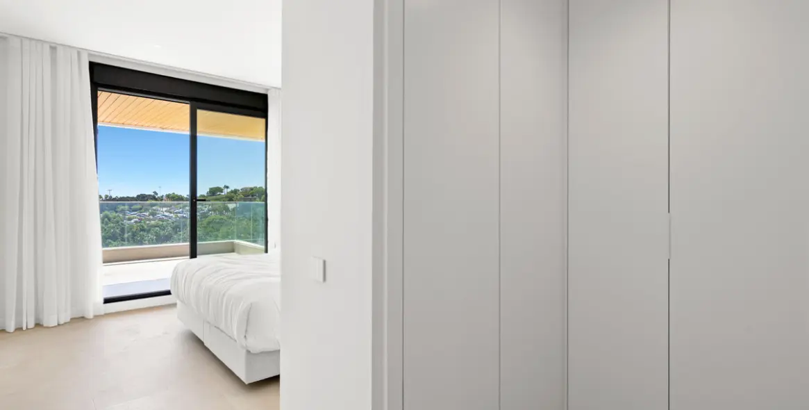 Sale of middle floor apartment in Selwo 21