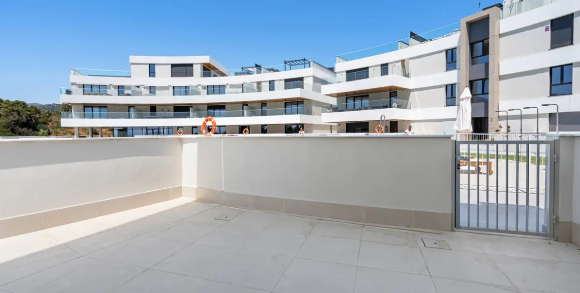 Sale of middle floor apartment in Selwo 22