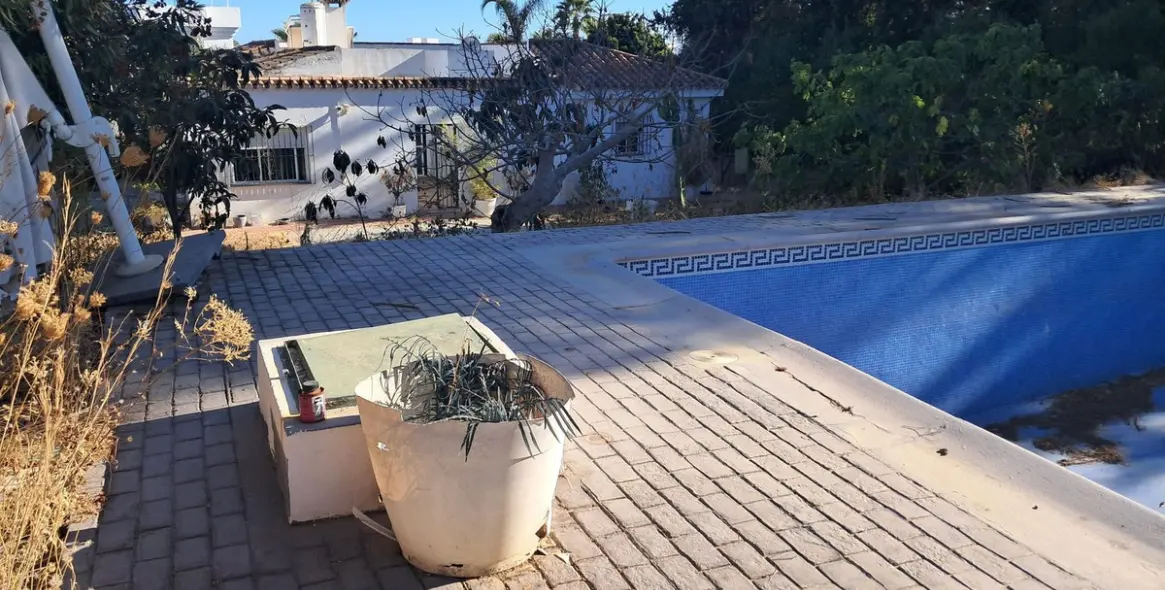 Продажа  отдельно стоящей виллы в Estepona 2