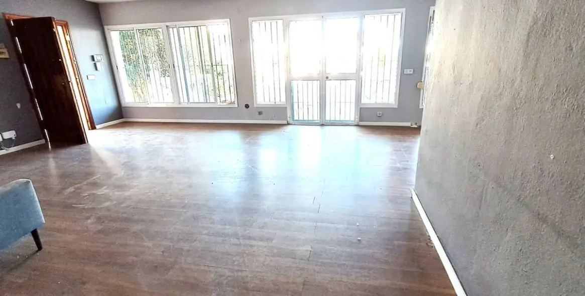 Продажа  отдельно стоящей виллы в Estepona 5