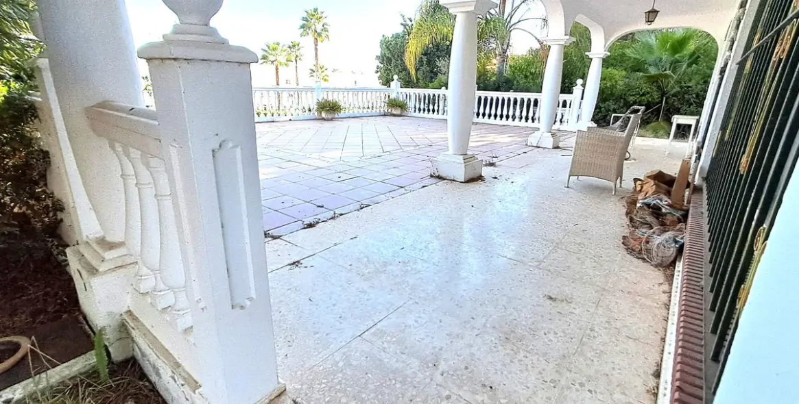 Продажа  отдельно стоящей виллы в Estepona 19