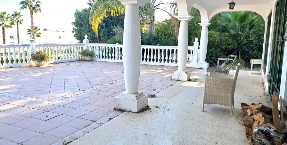 Продажа  отдельно стоящей виллы в Estepona 20