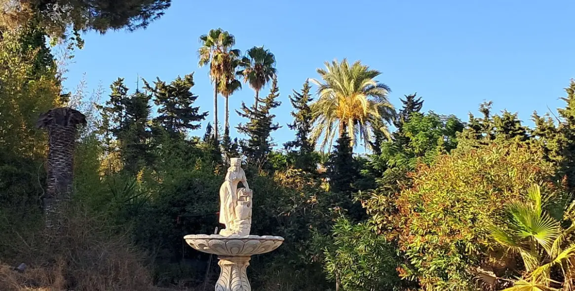 Продажа  отдельно стоящей виллы в Estepona 27