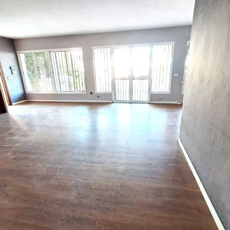 Sale of detached villa in Estepona