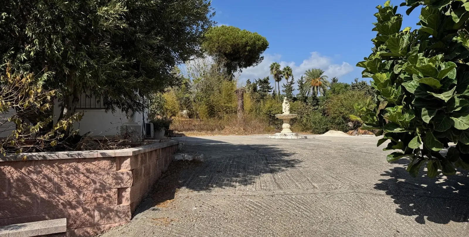 Sale of detached villa in Estepona 24