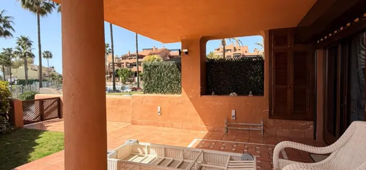 Venta de apartamento en planta baja en New Golden Mile 1
