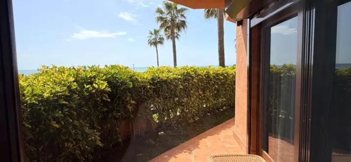 Venta de apartamento en planta baja en New Golden Mile 2