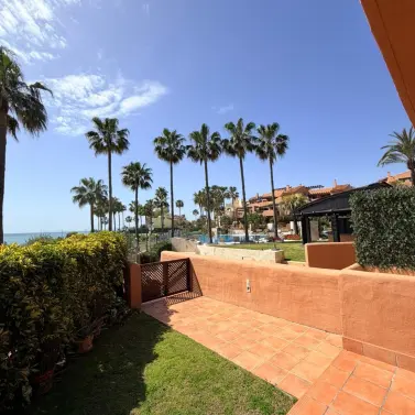 Venta de apartamento en planta baja en New Golden Mile