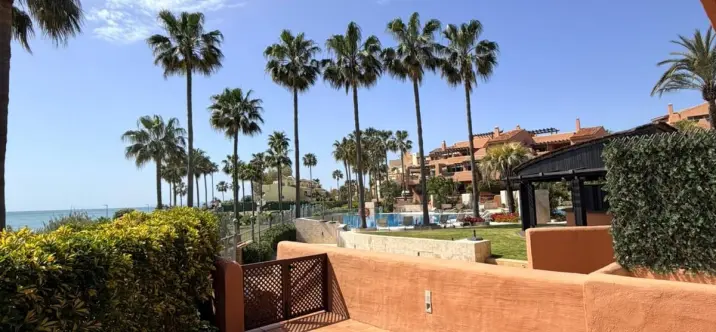 Venta de apartamento en planta baja en New Golden Mile 3