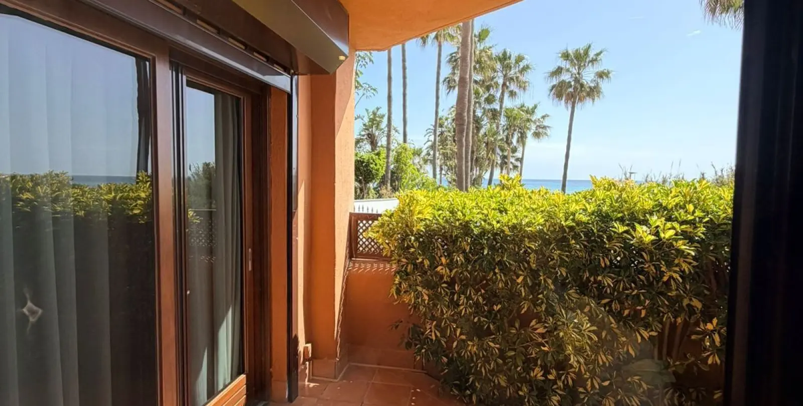 Venta de apartamento en planta baja en New Golden Mile 5