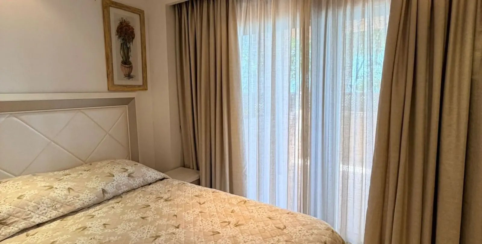 Venta de apartamento en planta baja en New Golden Mile 16