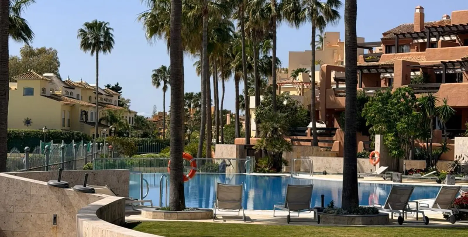 Venta de apartamento en planta baja en New Golden Mile 19