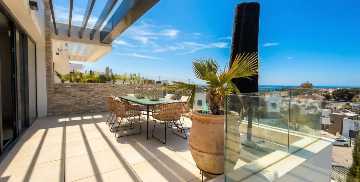 Sale of penthouse duplex in Cabopino 12