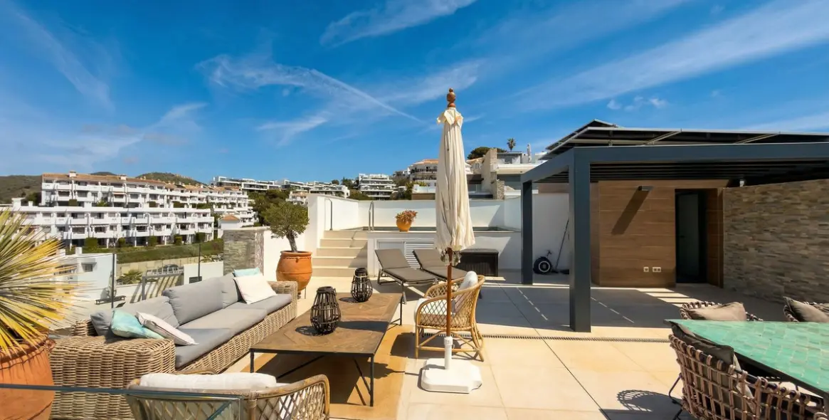 Sale of penthouse duplex in Cabopino 23