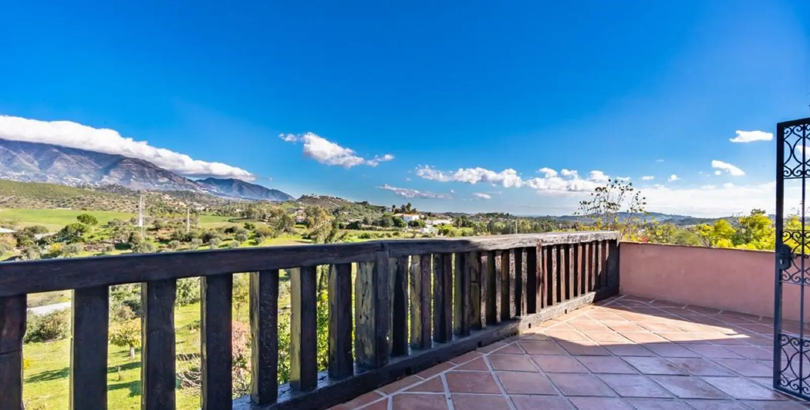 Sale of detached villa in Mijas 2