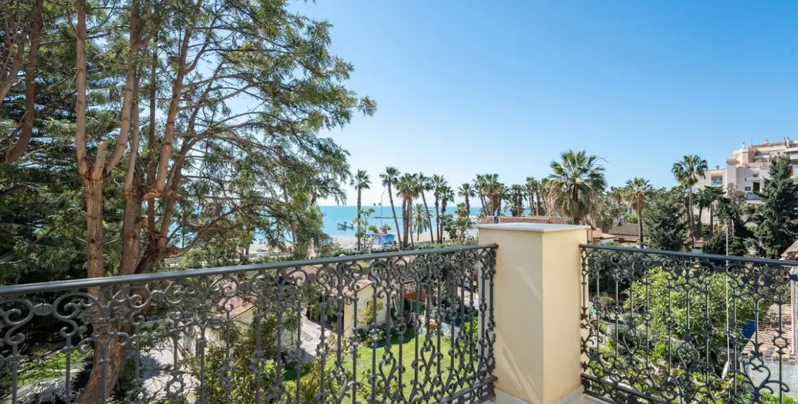 Sale of penthouse duplex in Monte Sancha 5