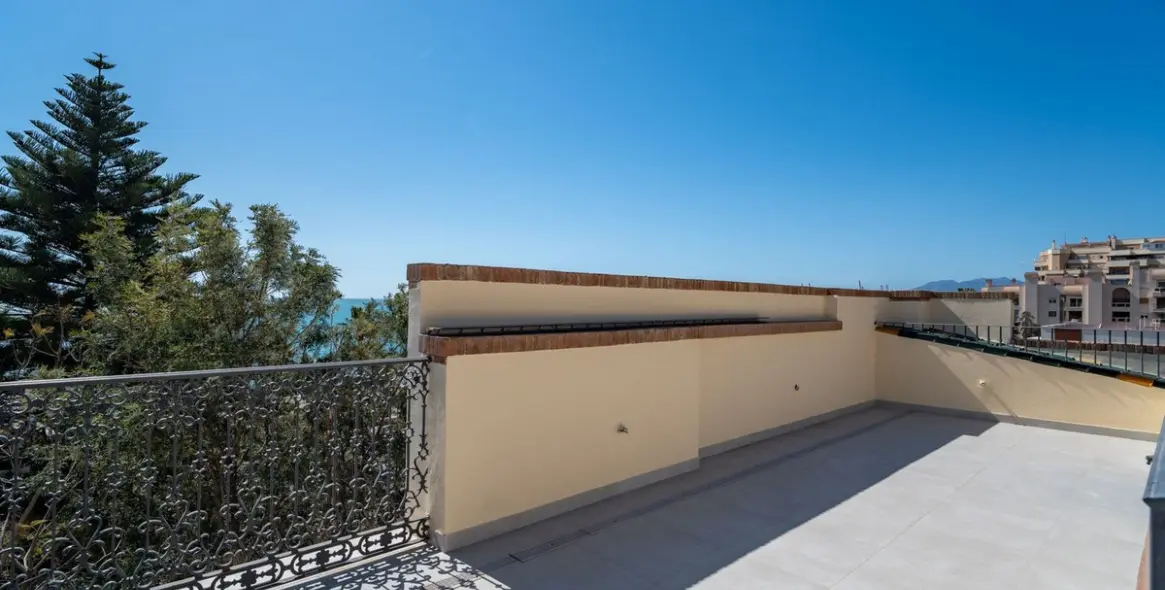 Sale of penthouse duplex in Monte Sancha 18