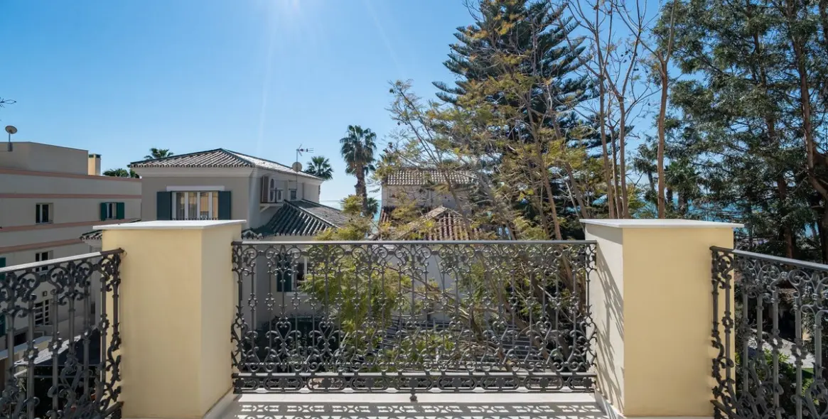 Sale of penthouse duplex in Monte Sancha 8