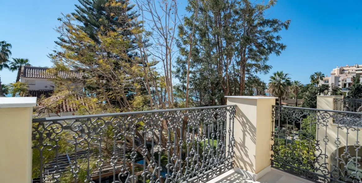 Sale of penthouse duplex in Monte Sancha 9