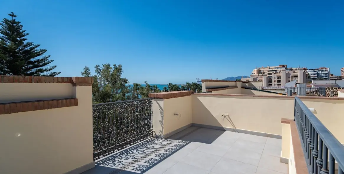 Sale of penthouse duplex in Monte Sancha 24