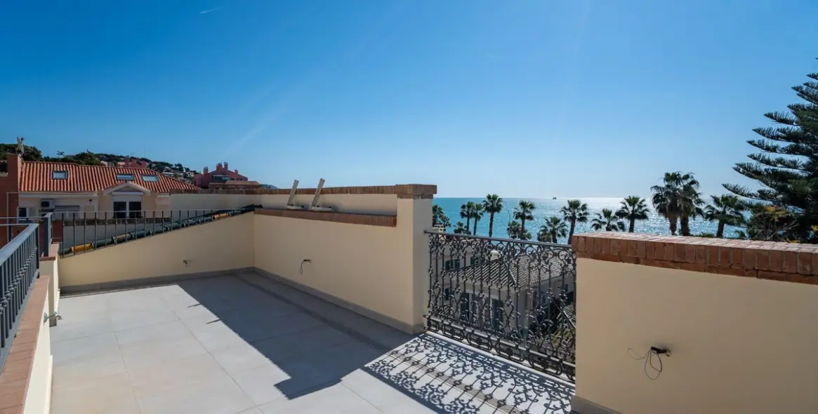 Sale of penthouse duplex in Monte Sancha 25