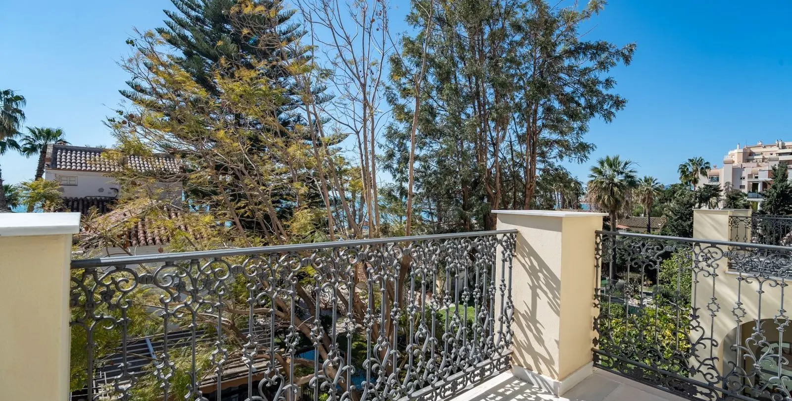 Продажа двухуровневого пентхауса в Monte Sancha 9